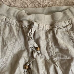 Guess summer pants. Size small. Inseam 32. Cotton pants perfect for summer.